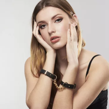   Bijoux Indiscrets – fekete készítettek a rögzítő kézbilincsek