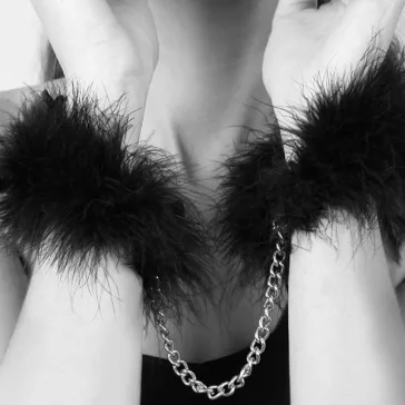 Bijoux – érzéki toll bilincsek